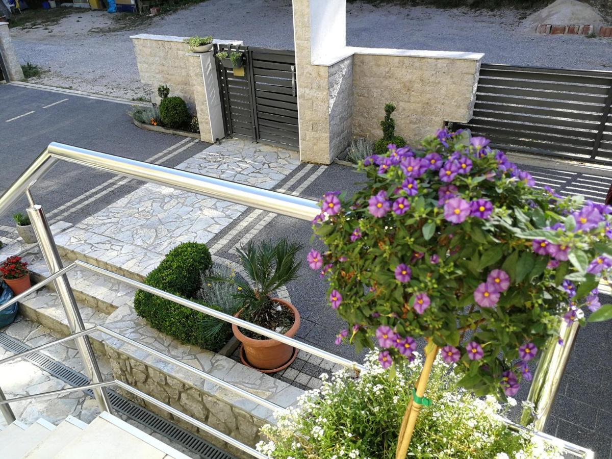 Apartmani Ban Omisalj Exterior photo